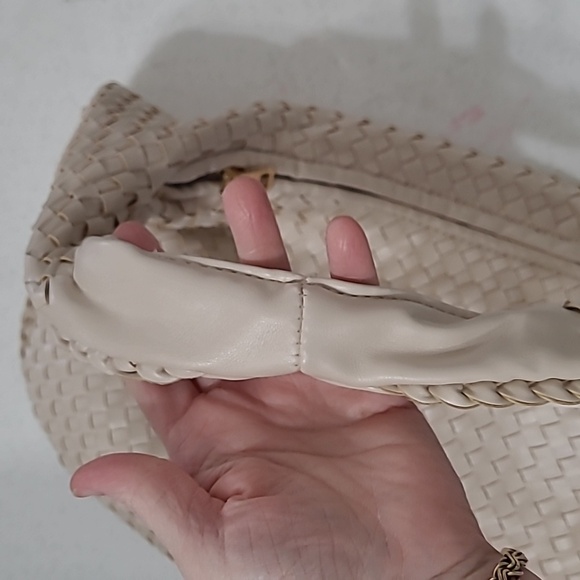 Urban Expressions Elegant Cream Woven Women's Shoulder Bag - Picture 9 of 12